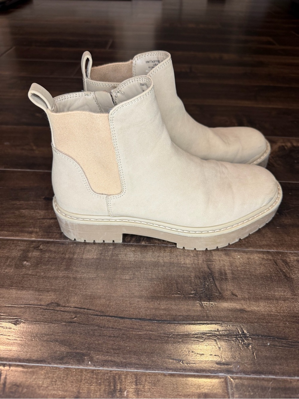 Time and Tru Women's Lug Sole Chelsea Boots Beige Faux Suede Size 6 Side Zip